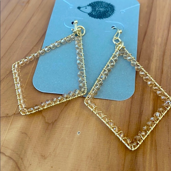 Beige/gold beaded fashion earrings - Picture 3 of 3